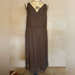 Avenue NWT V neck and back Brown sleeveless dress Light and airy polyester SZ 18
